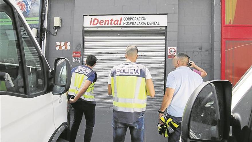 La Policía entra en la delegación de Idental buscando documentación