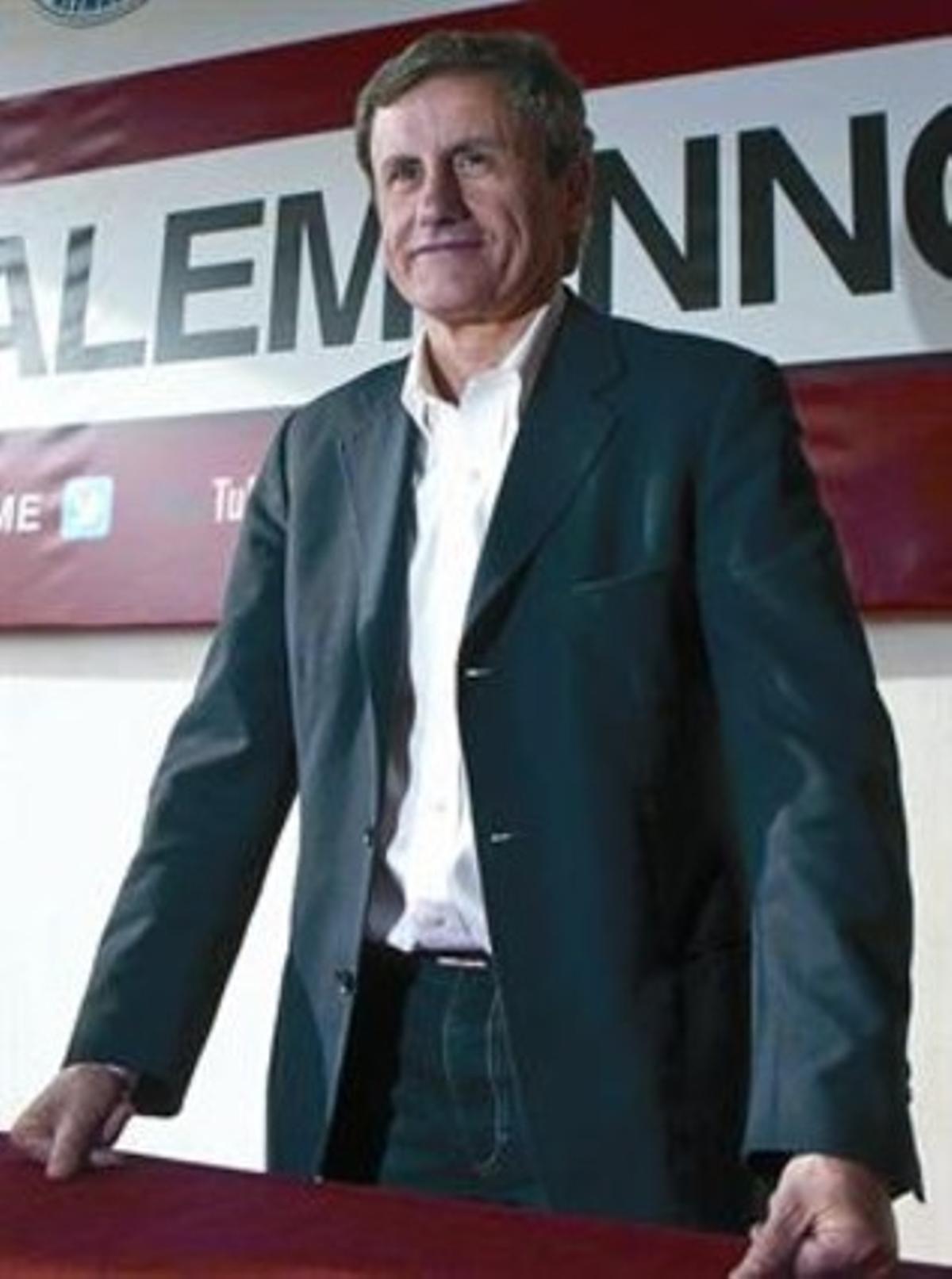 A l’esquerra, Ignazio Marino, candidat progressista a l’alcaldia de Roma; a la dreta, l’actual alcalde de la capital, Gianni Alemanno, ahir. A l’esquerra, Ignazio Marino, candidat progressista a l’alcaldia de Roma; a la dreta, l’actual alcalde de la capital, Gianni Alemanno, ahir.
