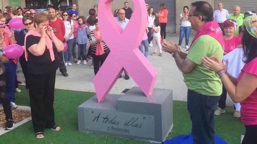 Redován erige un monumento dedicado a la lucha contra el cáncer de mama