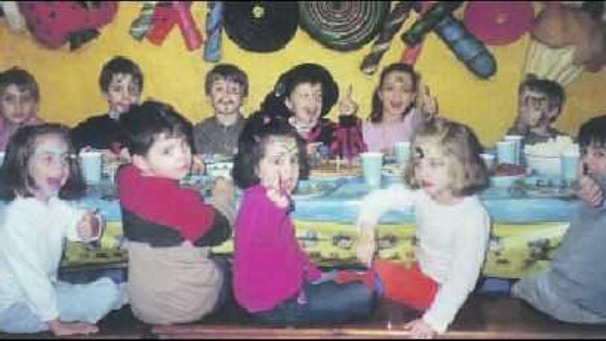 Niños durante una merienda, en una imagen de archivo.