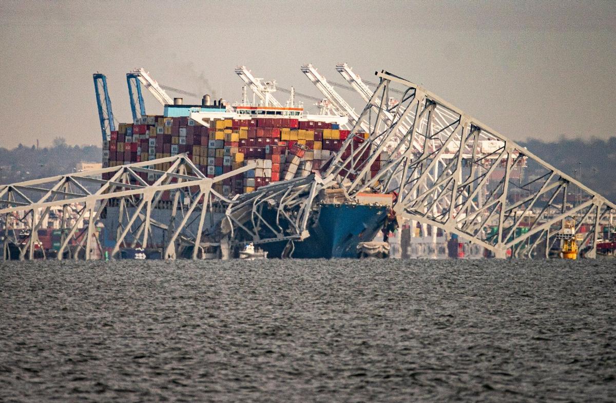 Un barco carguero  impacta contra el puente Francis Scott Key en Baltimore