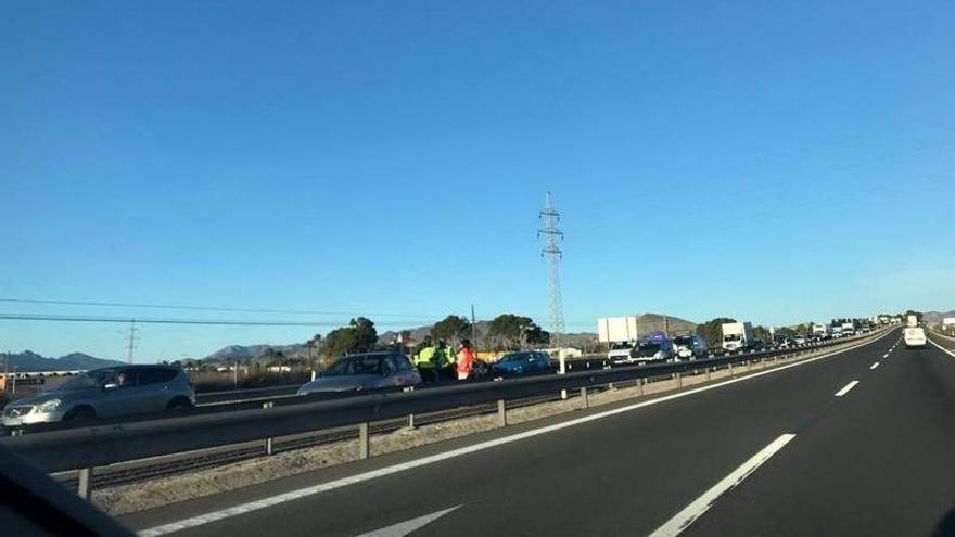 Dos nuevos accidentes colapsan la autovía A-31 en Sax y Novelda