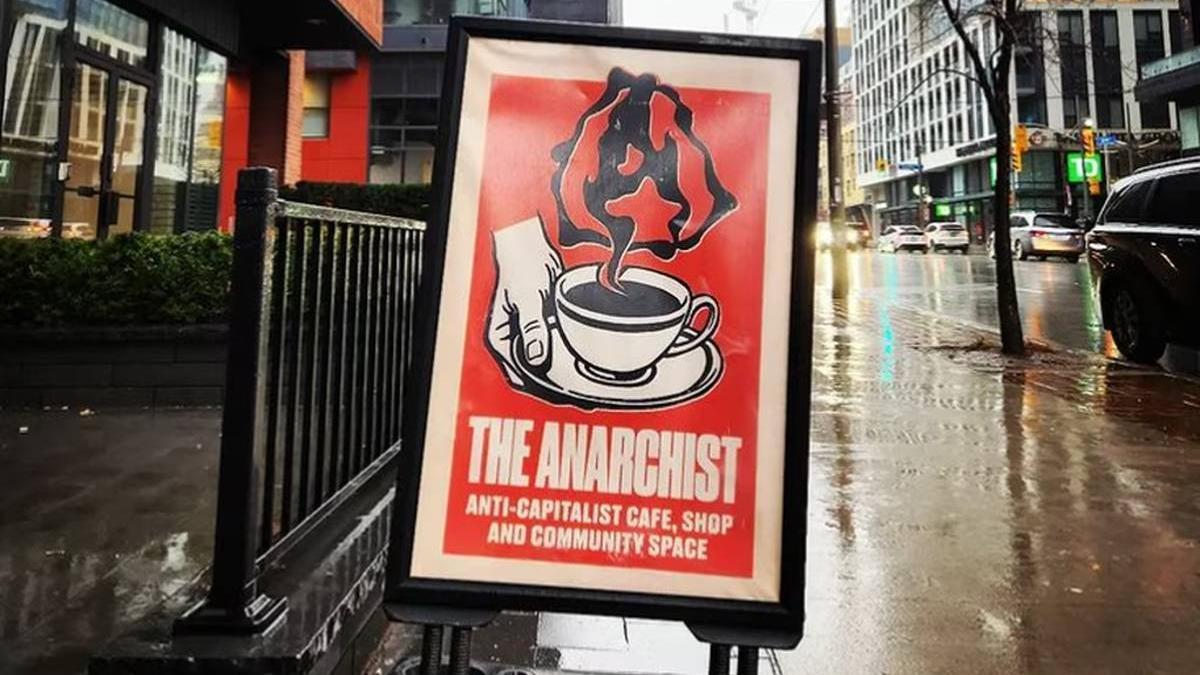 Cierra la cafetería anticapitalista por falta de fondos