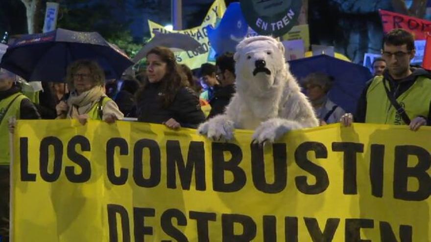 Miles de personas claman por una "Justicia energética y climática" en Madrid.