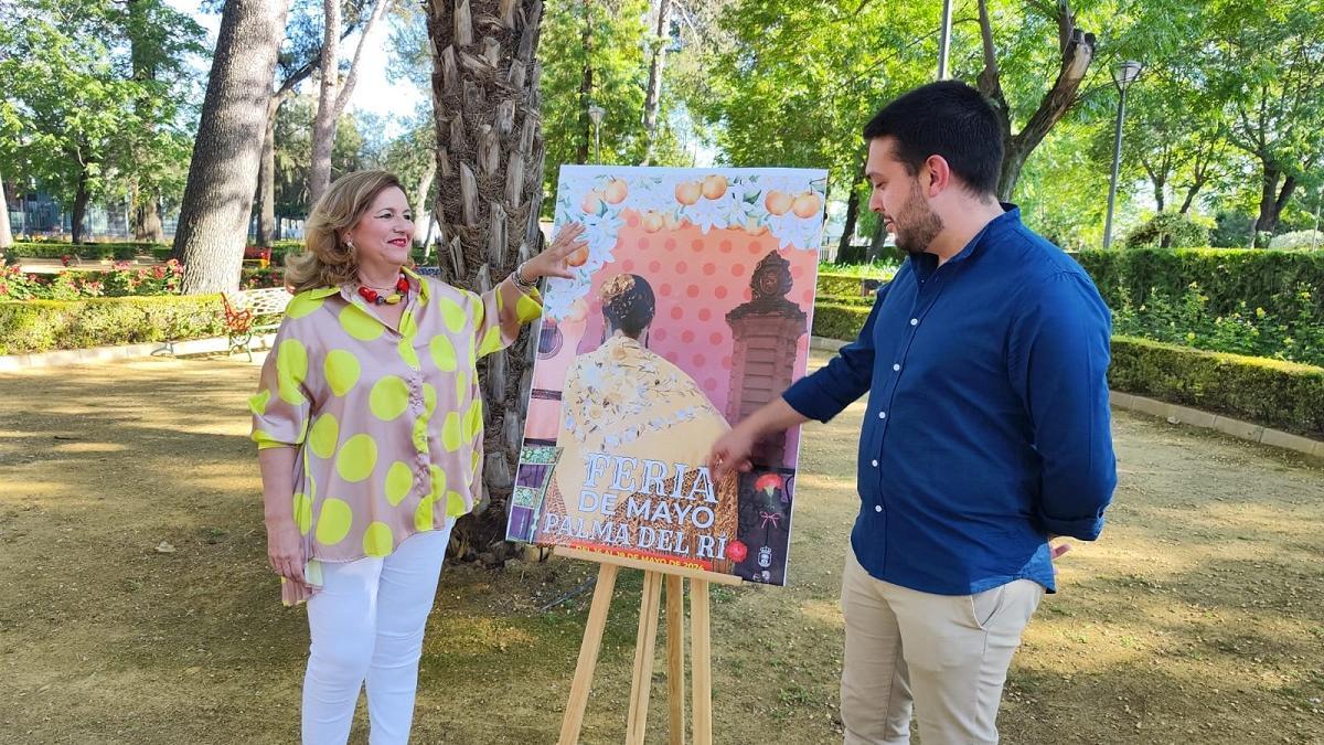 La concejala de Festejos, Berta Martínez, presenta la programación y el cartel de Feria de Salvador Escobar.