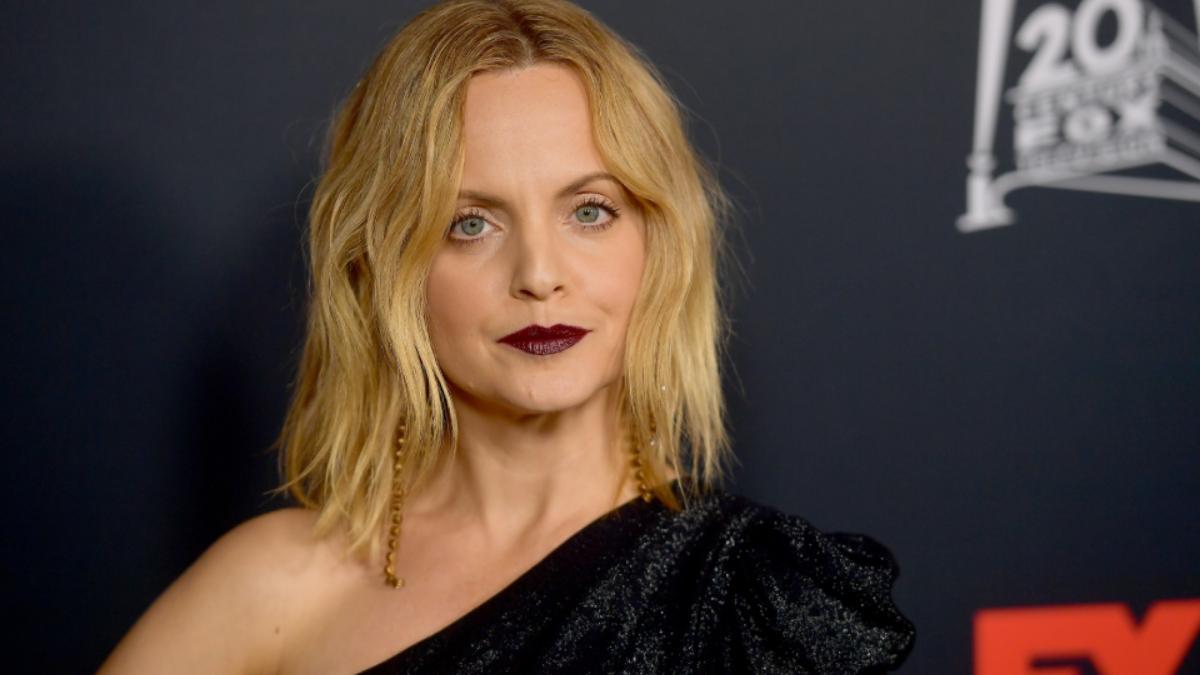 Mena Suvari en la presentación del capítulo 100 de 'American Horror Story'