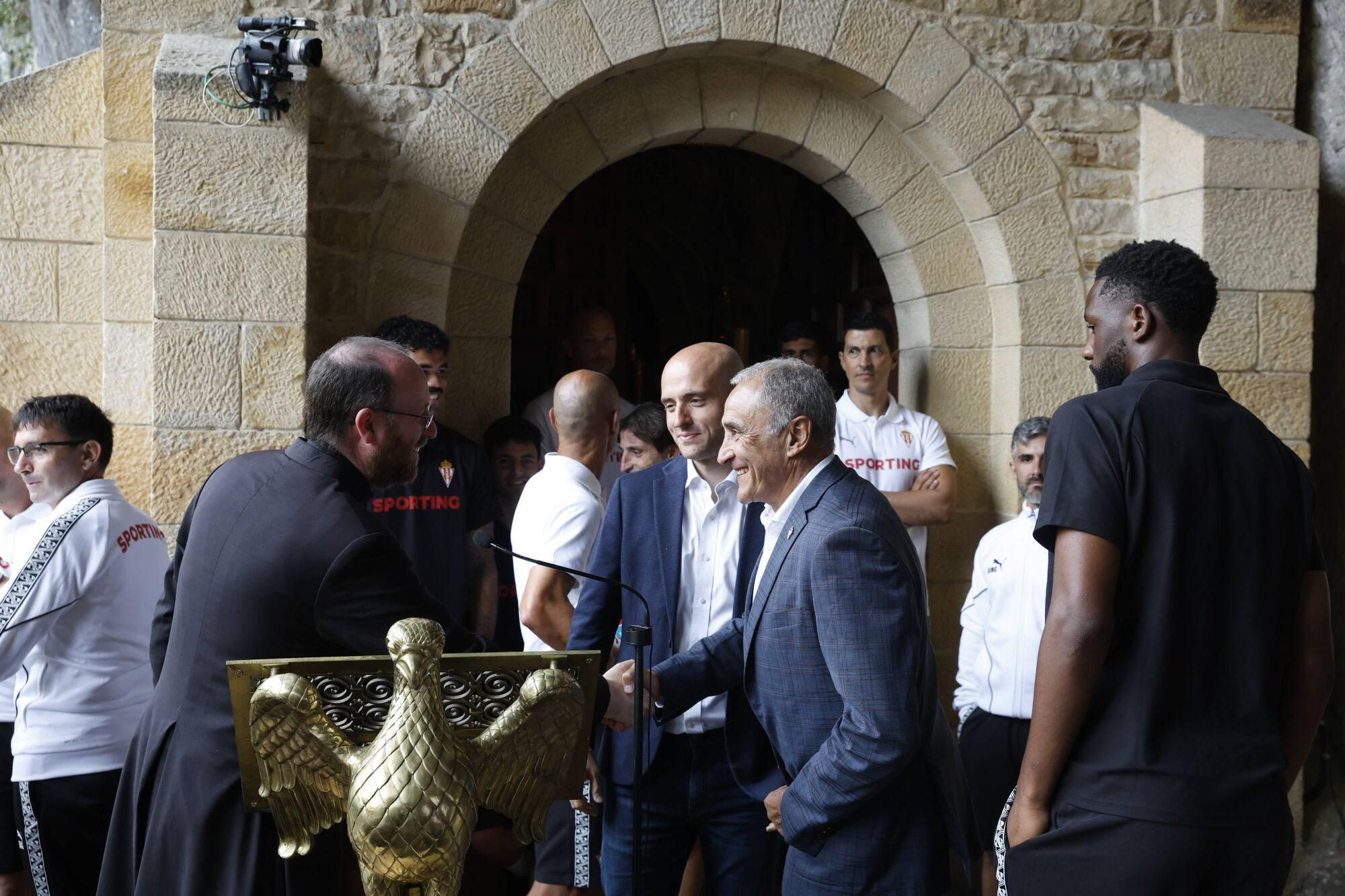 EN IMÁGENES: Visita del Sporting a La Santina en Covadonga