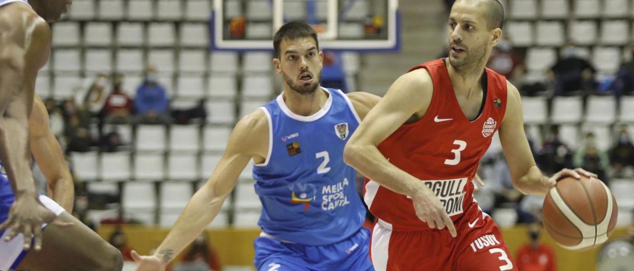 Albert Sàbat en el partit davant el Melilla a Fontajau