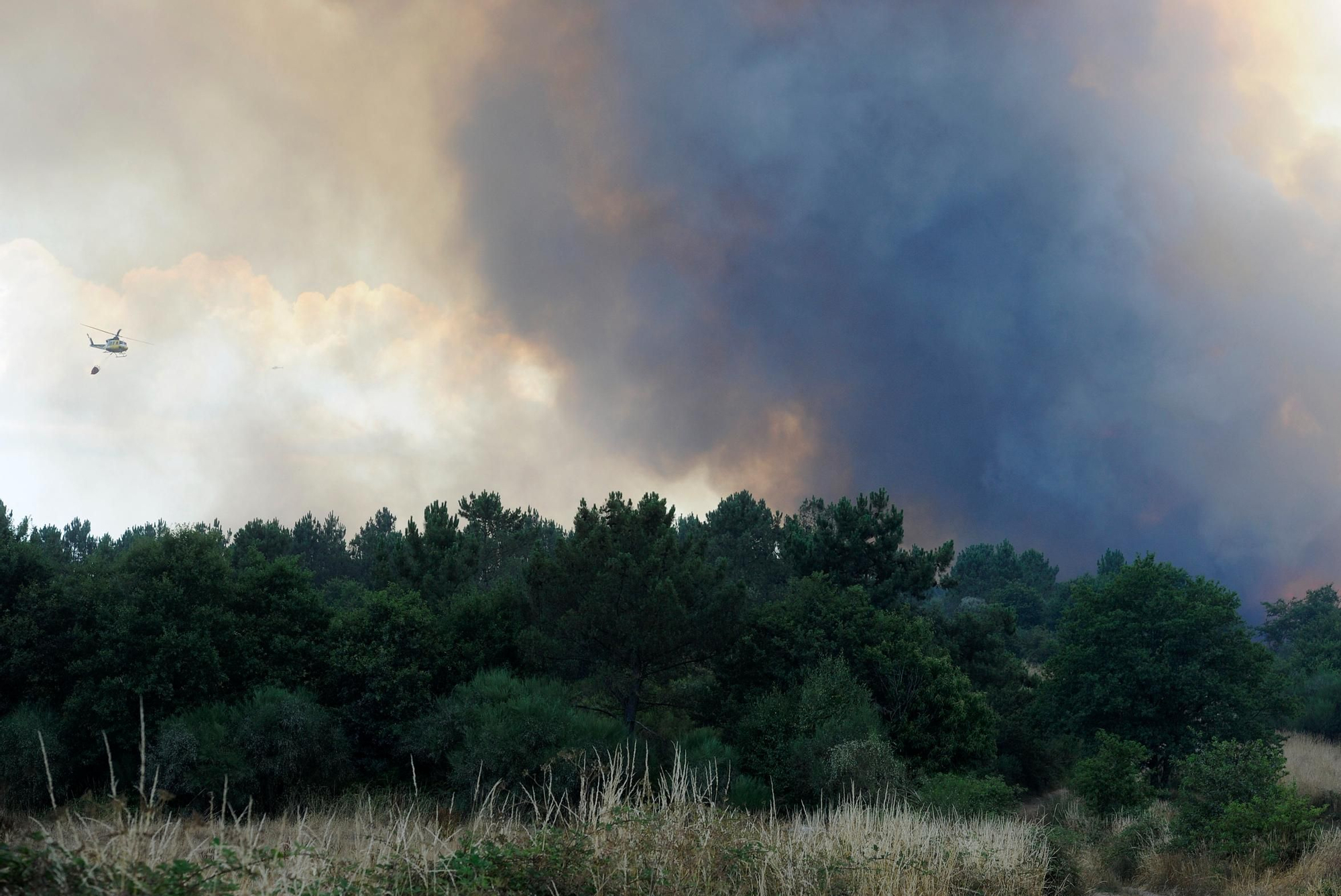 Una chispa provoca un incendio forestal en Lalín