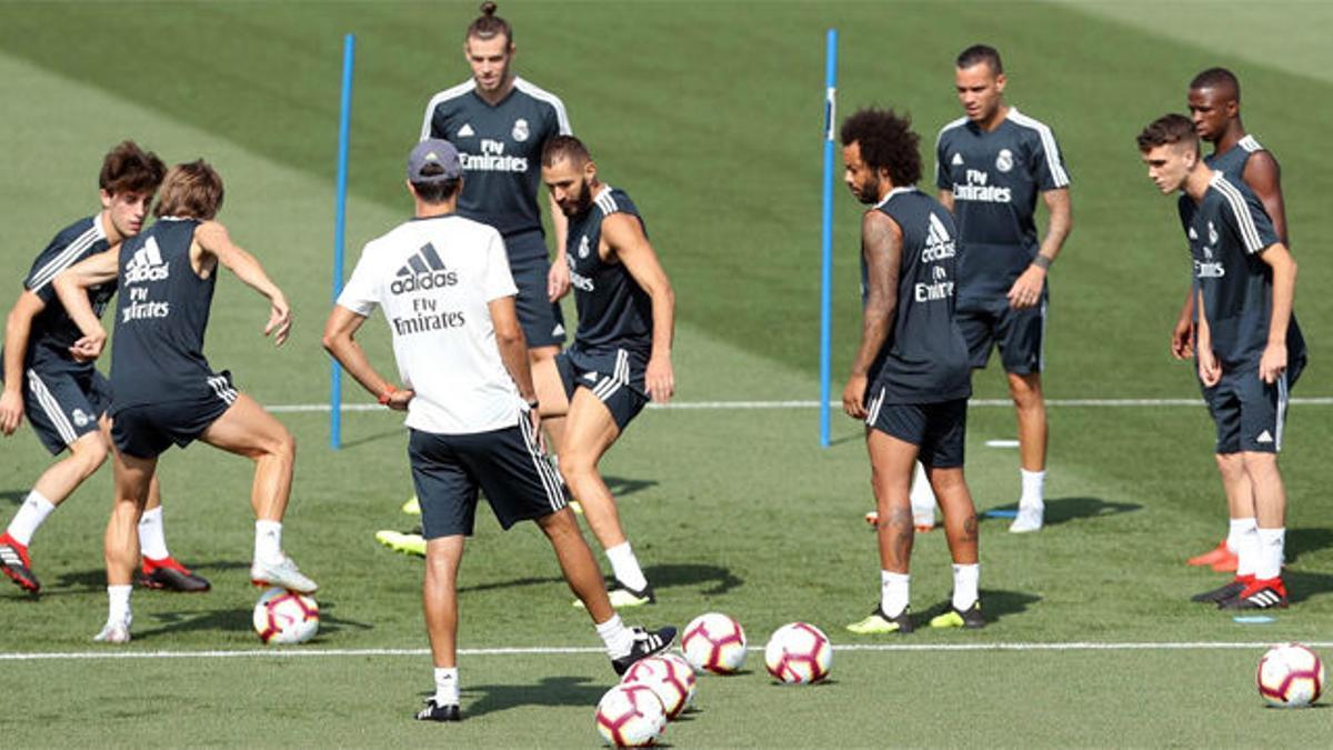 El Madrid se entrena con Odriozola y sin Vallejo