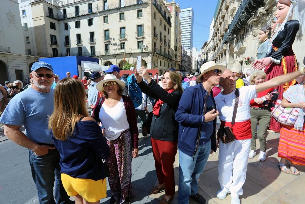 Alicante recibe a miles de cruceristas