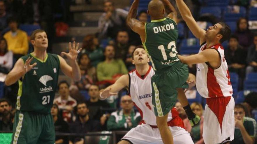 Protagonista. El nuevo jugador cajista Dixon, con 26 puntos, fue el gran protagonista del partido en los minutos finales.