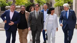 Illa escenifica el aval de patronales y sindicatos a sus "presupuestos a trozos"