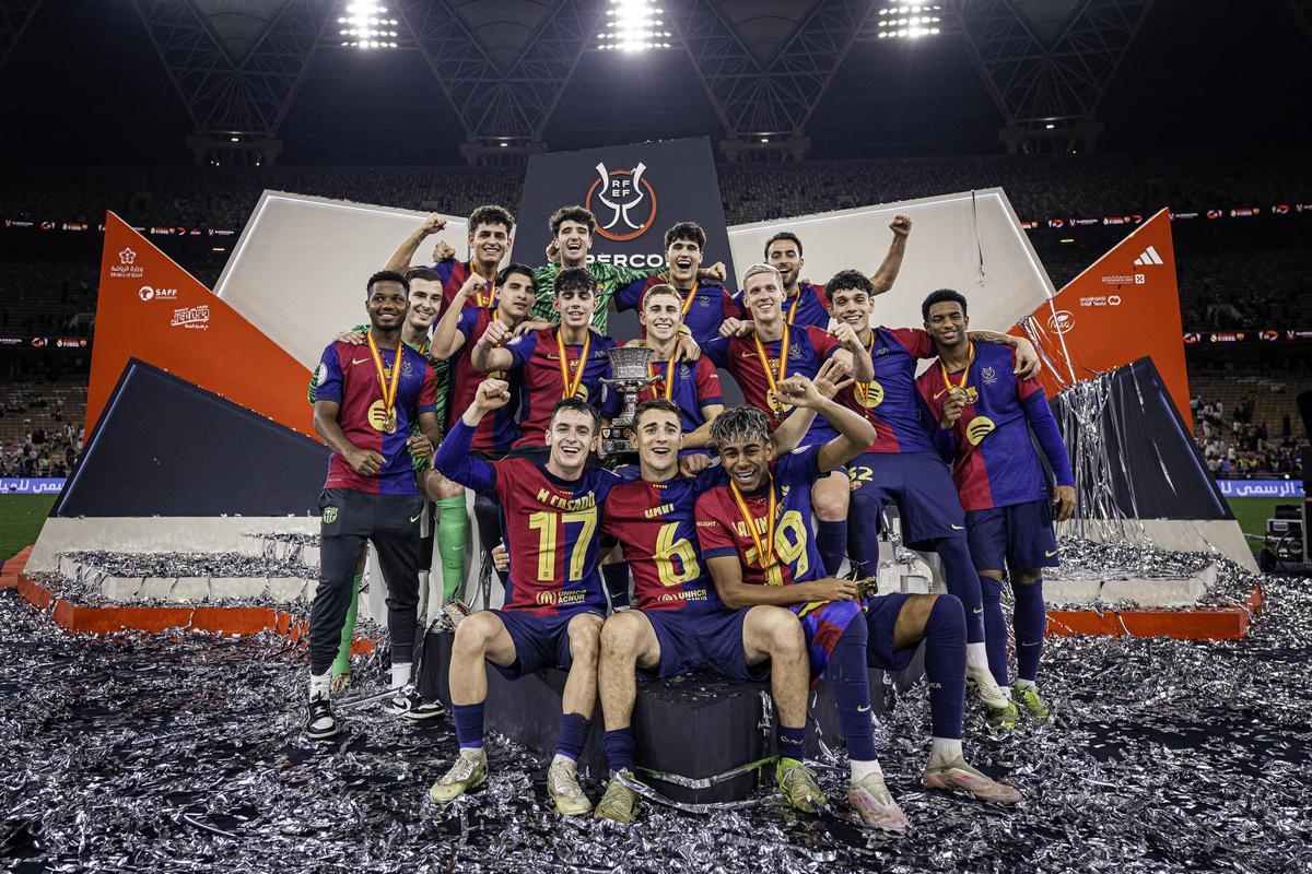 Los futbolistas formados en La Masia celebran la Supercopa del 2025