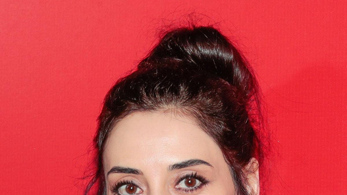 La actriz de la telenovela 'Infiel', Cansu Dere, desaparecida en el terremoto de Turquía: qué se sabe de ella 
