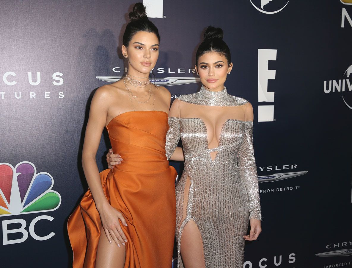 Las hermanas Jenner en una fiesta tras los Globos de Oro