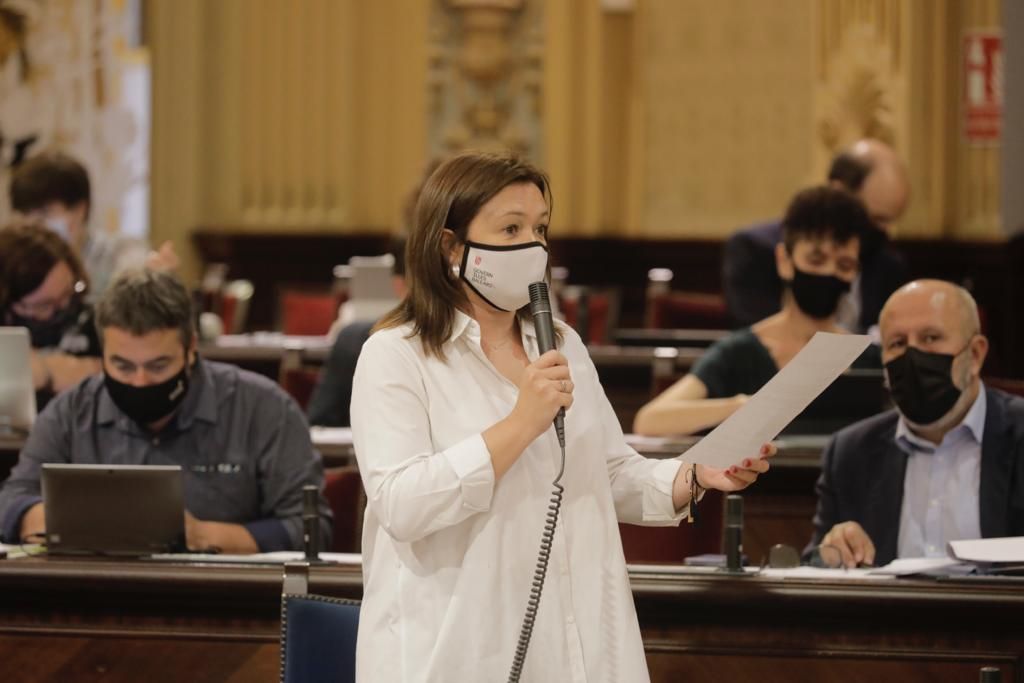 El Parlament acuerda instar a la Guardia Civil a colocar cartelería en catalán en sus cuarteles