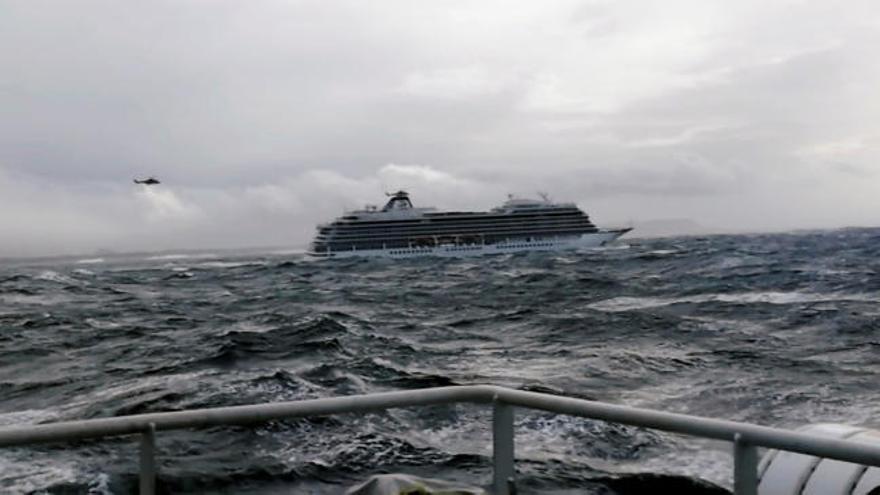 Espectacular rescate de los 1.300 pasajeros de un crucero en Noruega