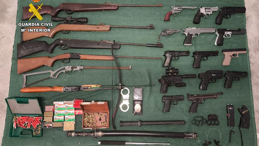 VÍDEO | Descubren una plantación de marihuana y numerosas armas tras un incendio en una casa de Selva