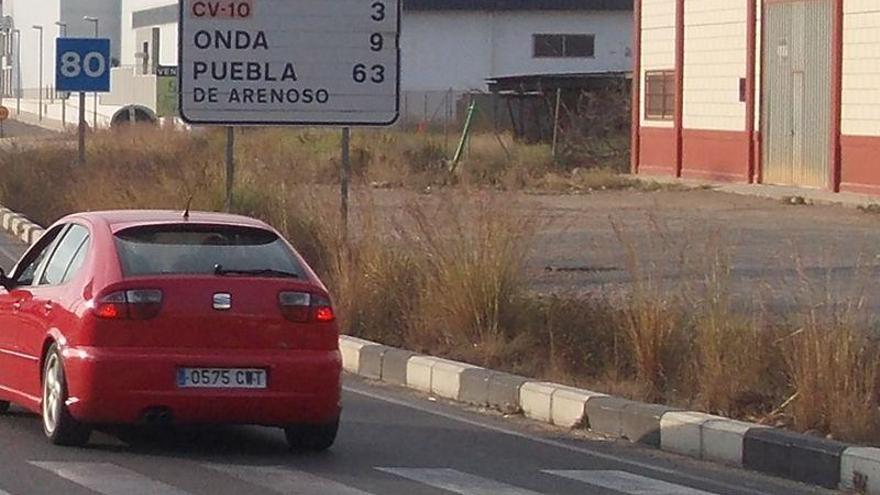 La falta de interés por urbanizar lastra el polígono del vial de Onda