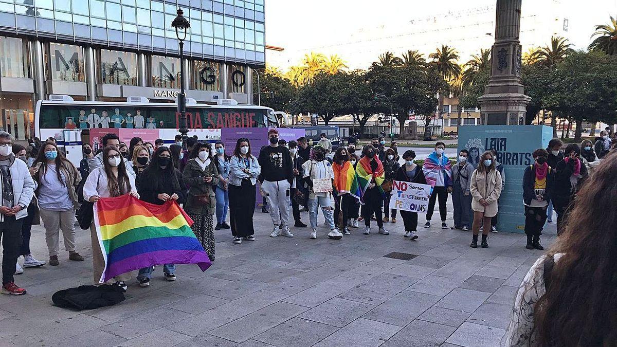 Concentración en A Coruña en apoyo a Gael tras su intento de suicidio.