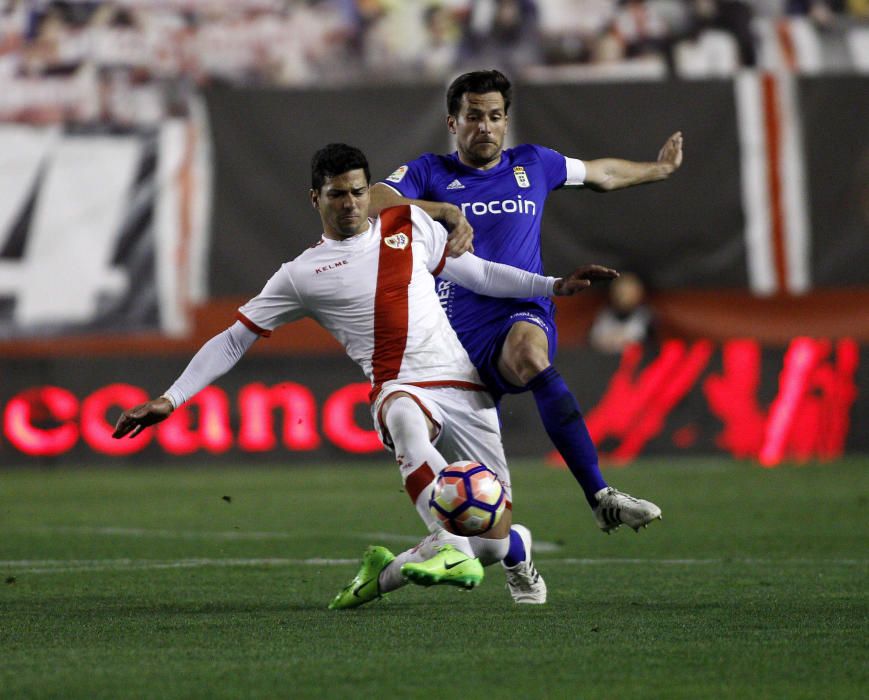 El partido entre el Rayo y el Oviedo, en imágenes