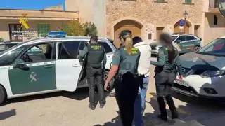 Detienen a dos ladronas tras robar perfumes con una 'bolsa búnker' en comercios de Campos y Santanyí