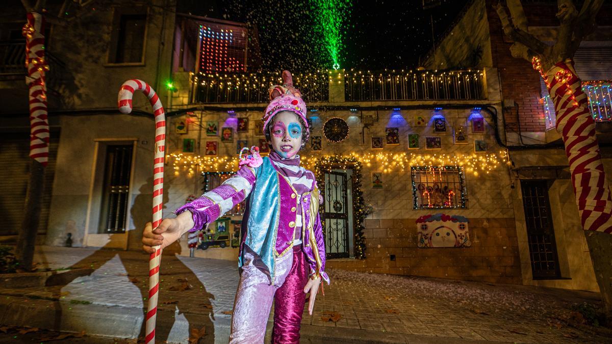 La casa viral de Sabadell que recrea el Calendario de Adviento de la fachada del ayuntamiento (y otras casas decoradas)