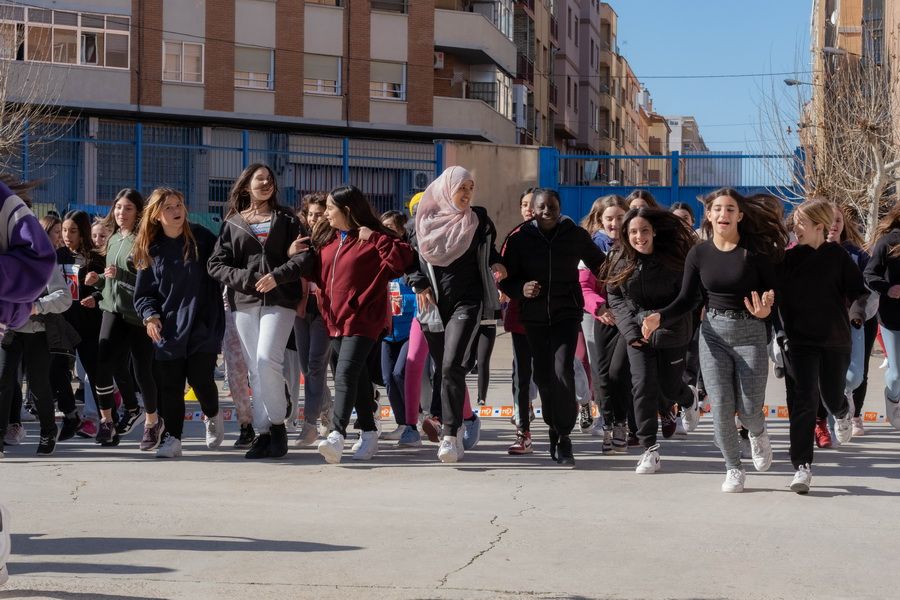 Kilómetros de solidaridad en el patio del Colegio Santo Domingo de Silos