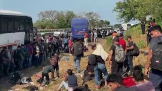 Abandonados en una autopista mexicana a 400 migrantes