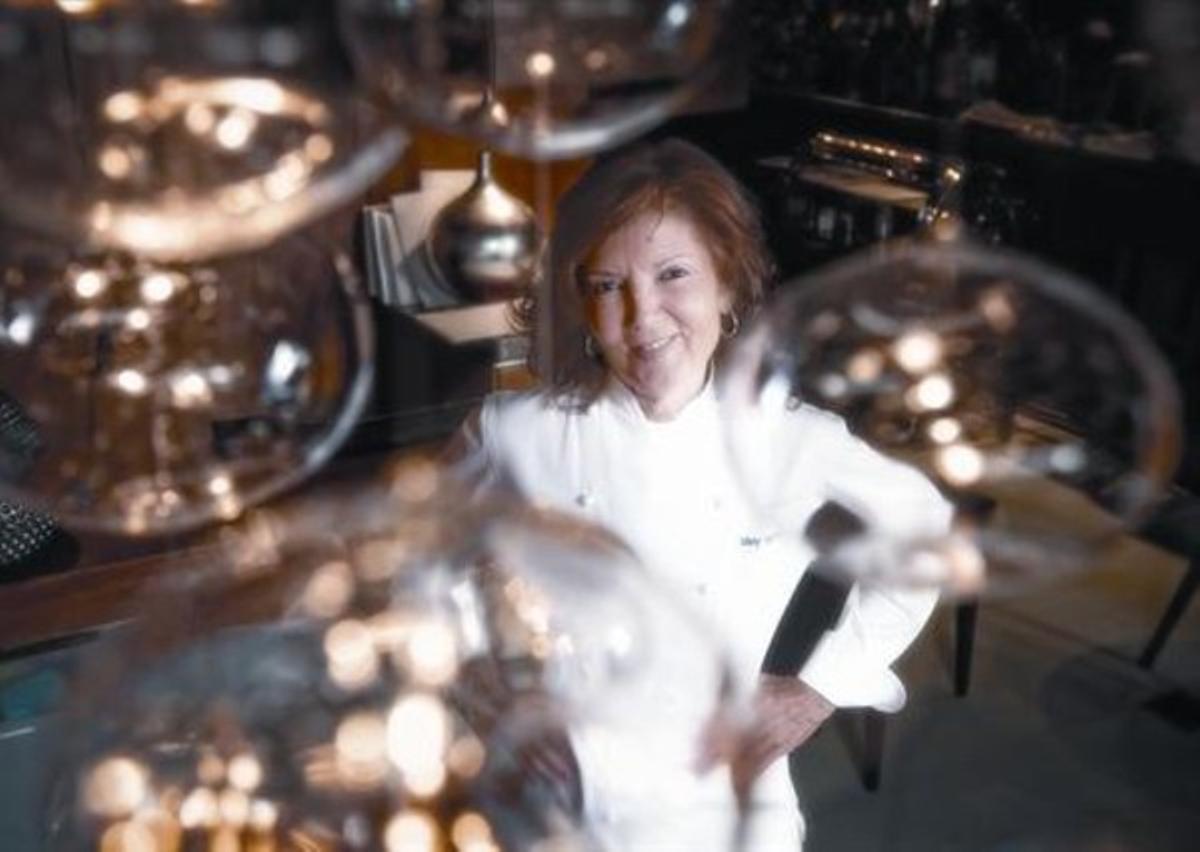 Mey Hofmann, a l’entradadel seu restaurant, distingitamb una estrella Michelin. Mey Hofmann, a l’entradadel seu restaurant, distingitamb una estrella Michelin.