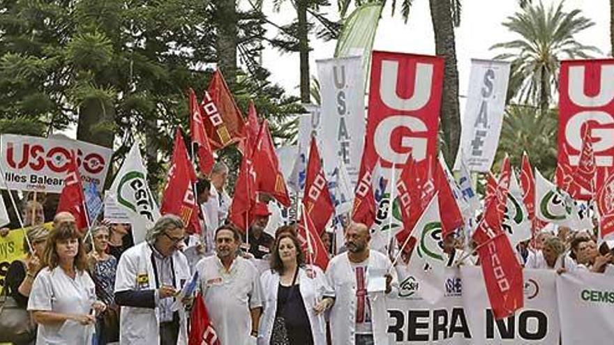 Protesta del personal sanitario por la carrera profesional en 2015. En aquella ocasión, contra el Govern.