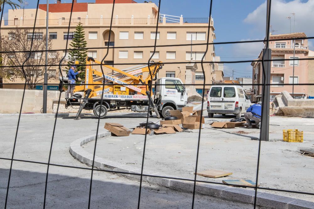 Las obras de restauración del conjunto hidráulico del puente de Carlos III están paralizadas desde hace semanas. El Ayuntamiento amplió el plazo de terminaci pero parece que ahora va a rescindir el co