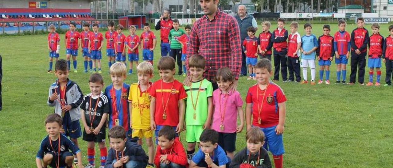 Los más pequeños del Condal, los minibenjamines, con sus distinciones.