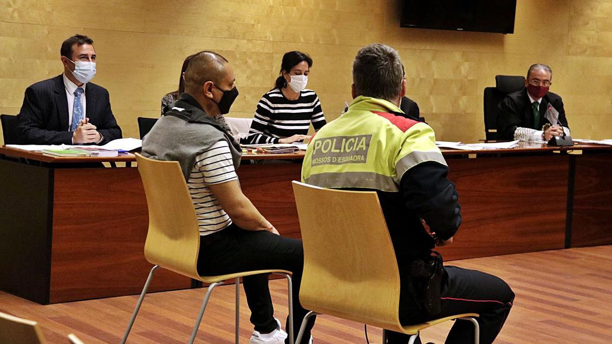 L’acusat que va matar la dona a Blanes el 2018 durant el judici a l’Audiència de Girona. | ACN