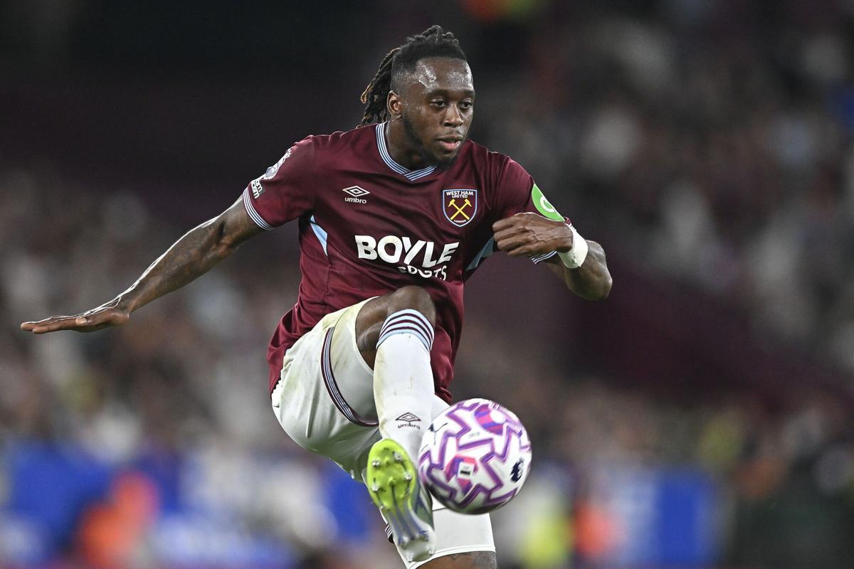 LONDON (United Kingdom), 22/08/2025.- Aaron Wan-Bissaka of West Ham United in action during the English Premier League soccer match between West Ham United vs Chelsea FC, in London, Britain, 22 August 2025. (Reino Unido, Londres) EFE/EPA/VINCE MIGNOTT EDITORIAL USE ONLY. No use with unauthorized audio, video, data, fixture lists, club/league logos, 'live' services or NFTs. Online in-match use limited to 120 images, no video emulation. No use in betting, games or single club/league/player publications. EDITORIAL USE ONLY. No use with unauthorized audio, video, data, fixture lists, club/league logos, 'live' services or NFTs. Online in-match use limited to 120 images, no video emulation. No use in betting, games or single club/league/player publications