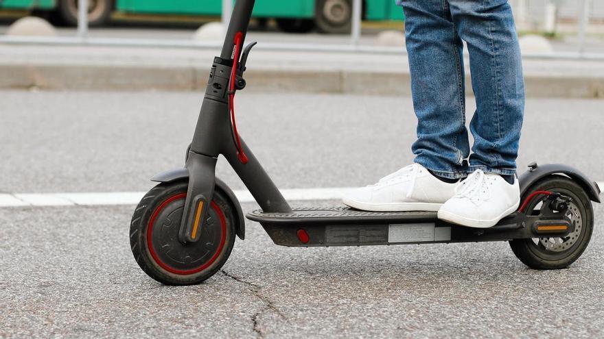 Una joven resulta herida tras la colisión entre un coche y un patinete en Adeje