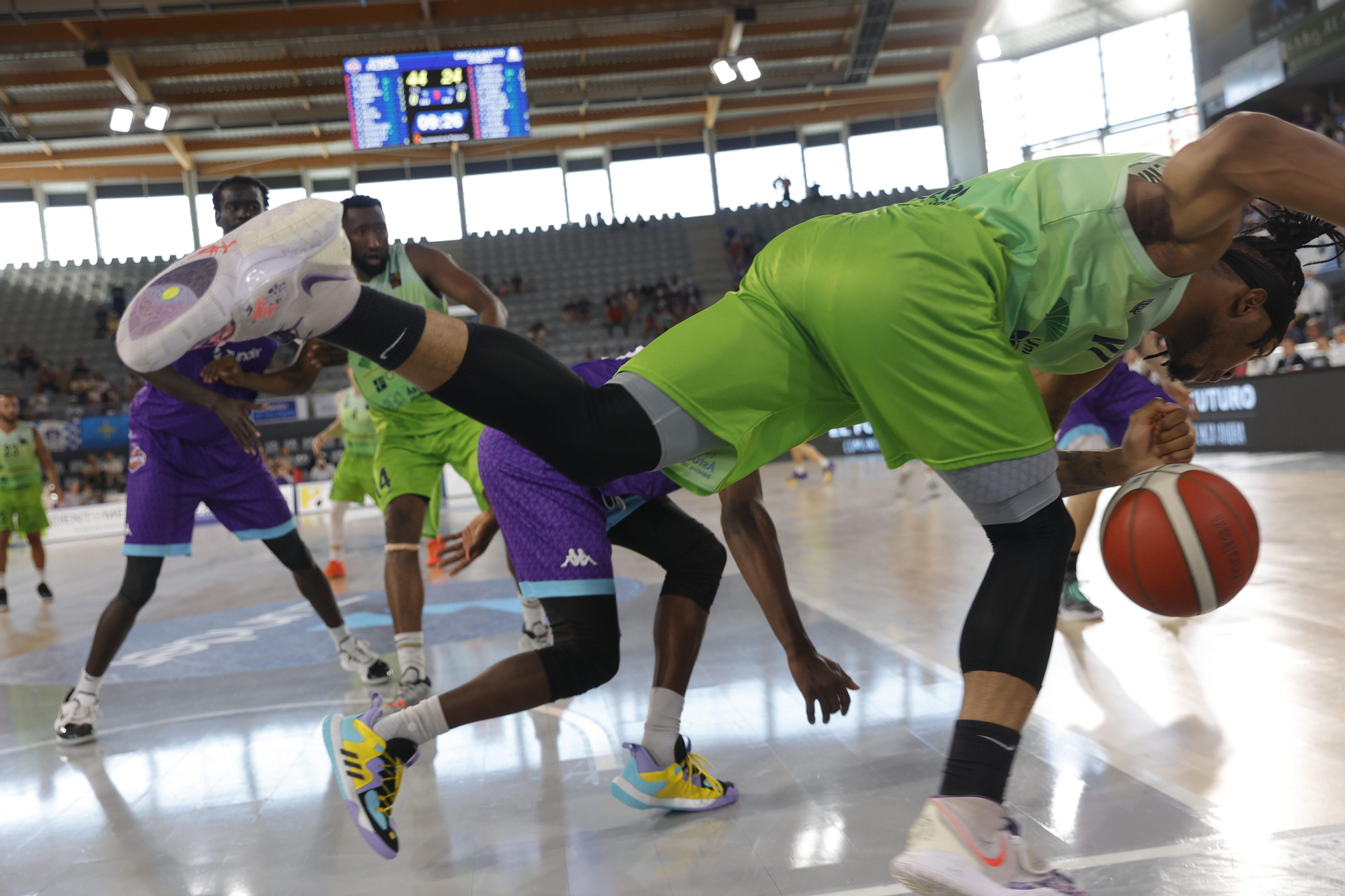 El Unicaja Banco Oviedo vuelve a perder en Palencia en el play-off de ascenso a la ACB