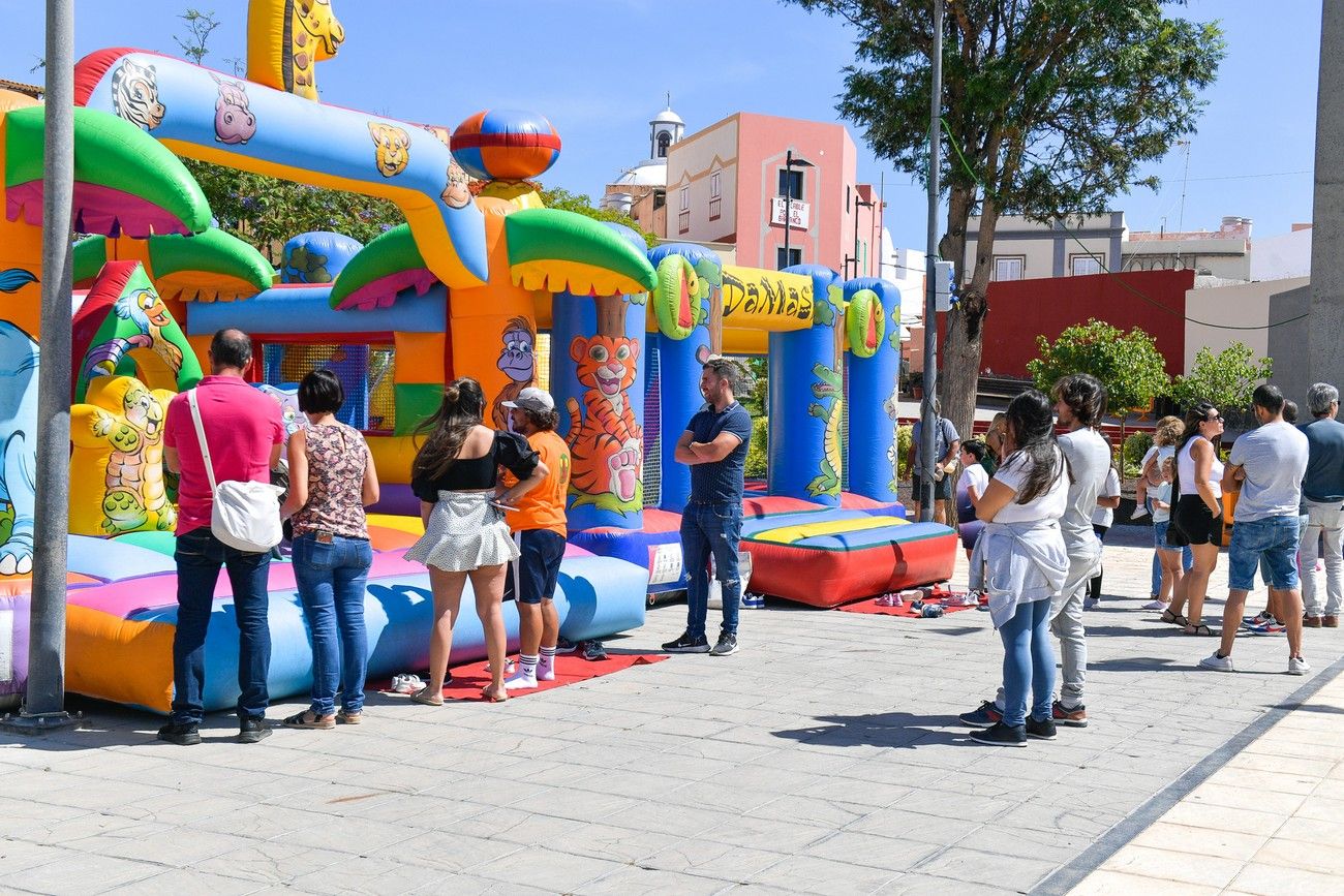 Las chácaras y tambores llenan las calles de Gran Canaria de norte a sur por el Día de Canarias