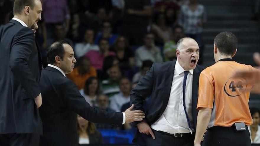 Pablo Laso fue expulsado por una doble técnica. No se lo tomó muy bien el entrenador merengue.