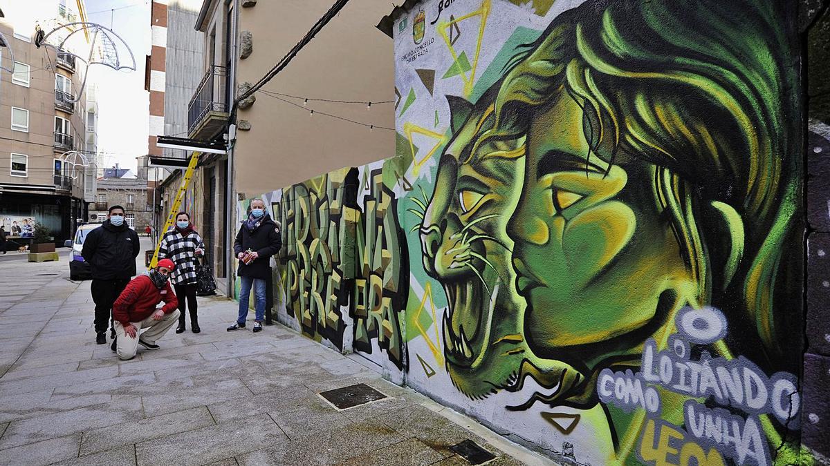 A fortaleza de Virxinia Pereira inspirou o mural que evoca a súa figura na Zona dos Viños, homenaxeando a Castelao.  | // BERNABÉ / JAVIER LALÍN