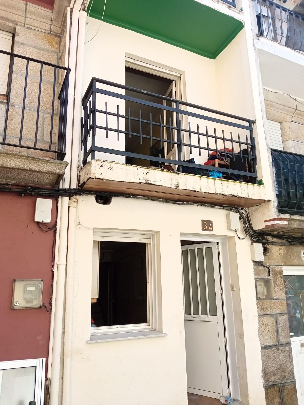 La vivienda en donde se originaron las llamas, en Redondela