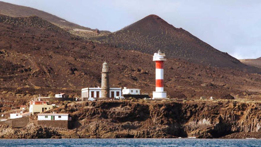 El antiguo faro de Fuencaliente esta úbicado junto al actual.