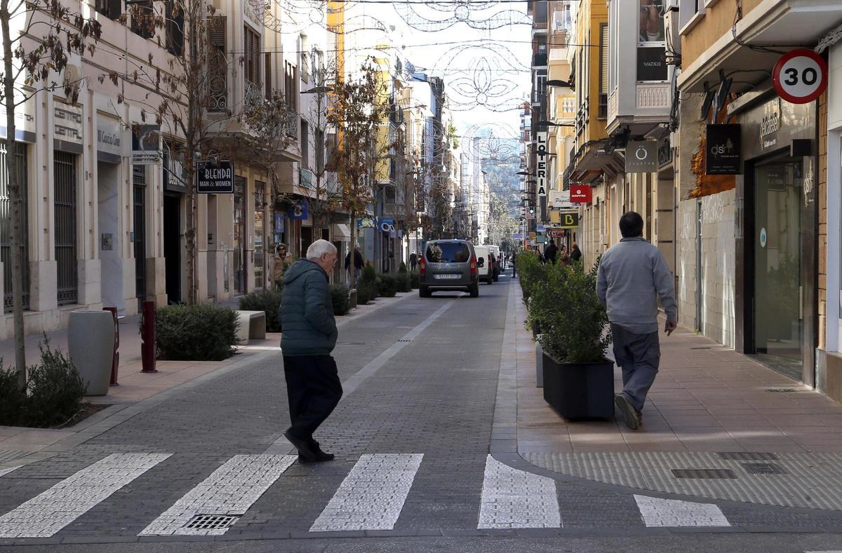 Señal en la calle Pérez Galdós que obligan a reducir la velocidad