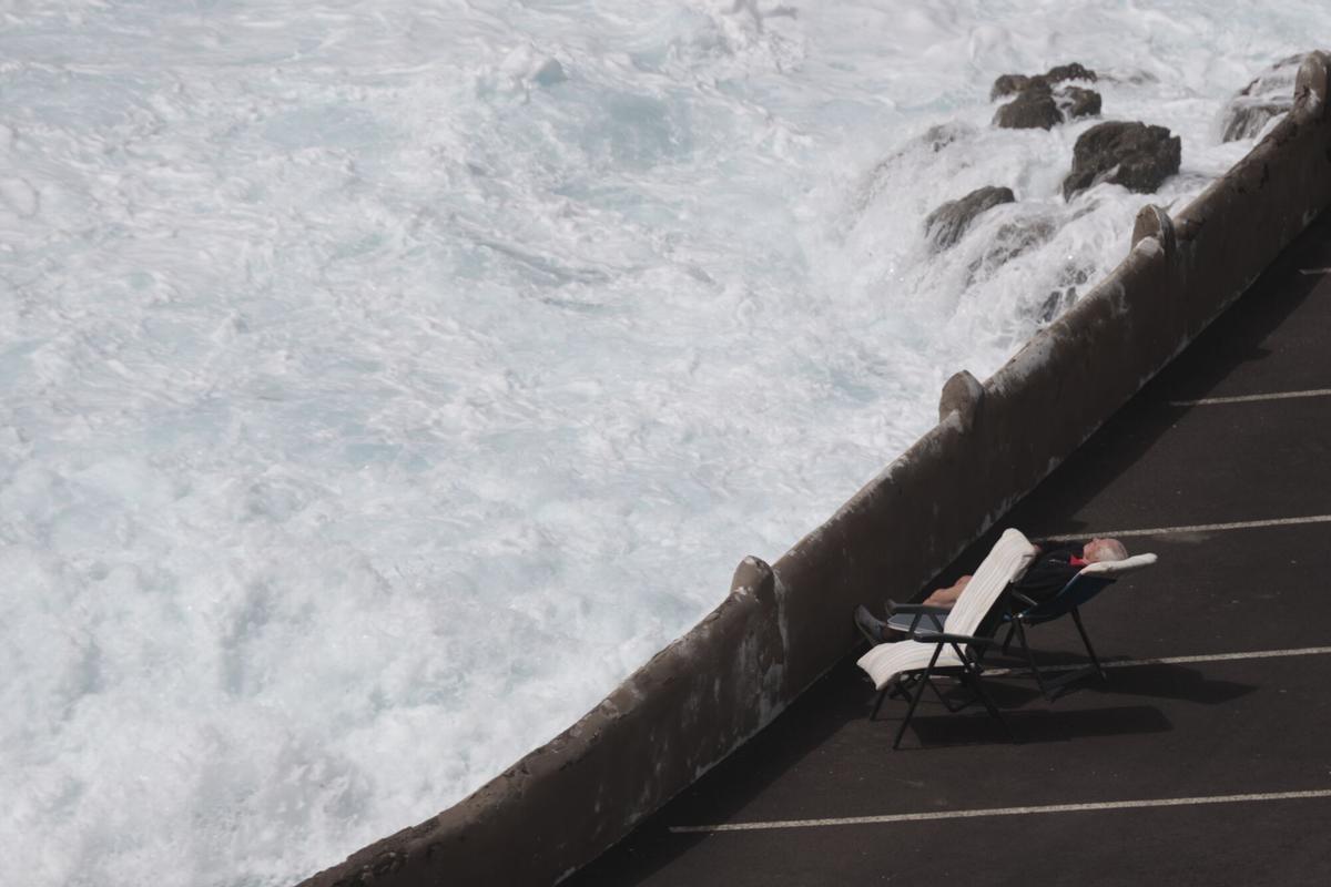 Mal tiempo,oleaje en El Pris.  | 27/02/2026 | Fotógrafo: María Pisaca Gámez
