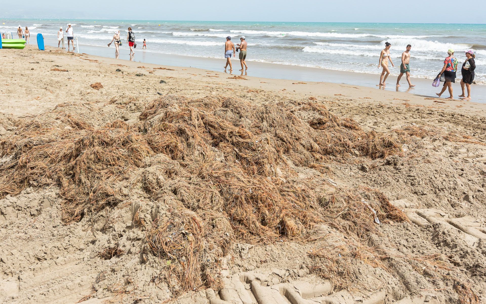 Los efectos del temporal continuan siendo visibles en Playa de San Juan