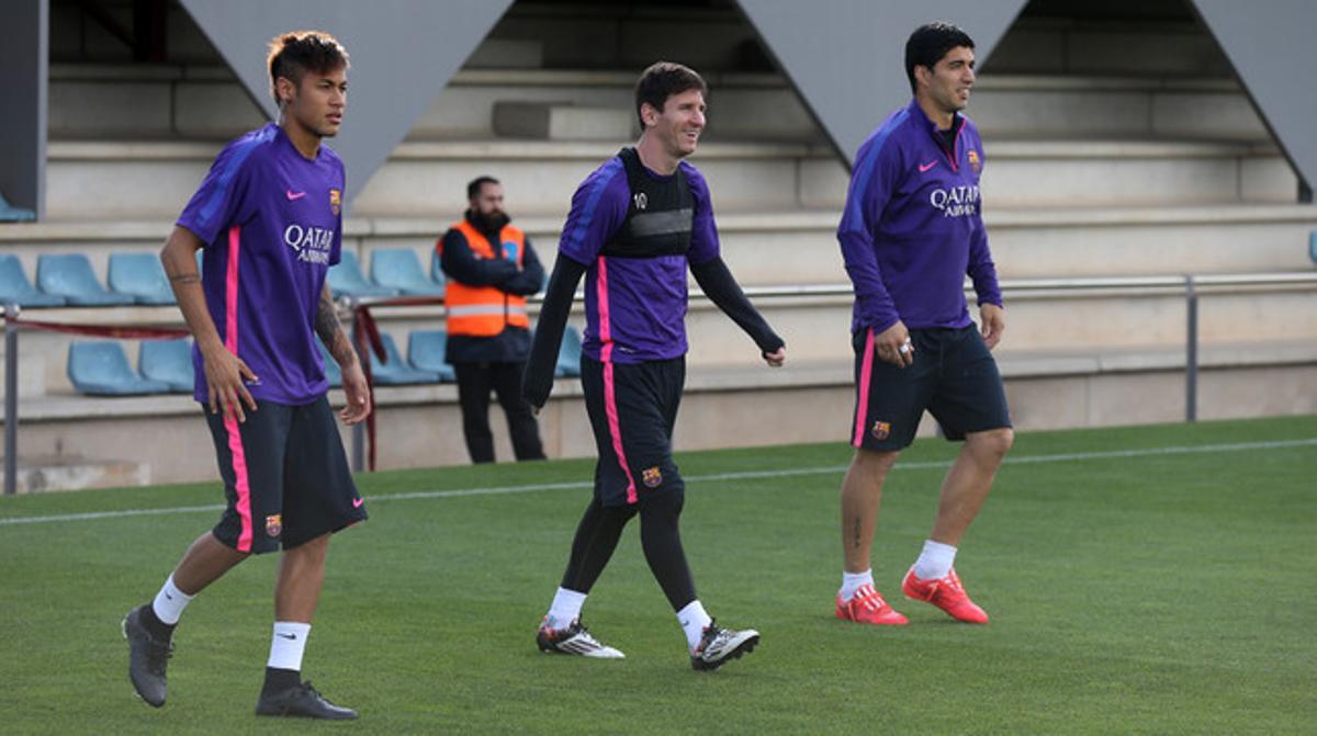 Neymar, Messi i Suárez surten a entrenar-se a la ciutat esportiva de Sant Joan Despí. Neymar, Messi i Suárez surten a entrenar-se a la ciutat esportiva de Sant Joan Despí.