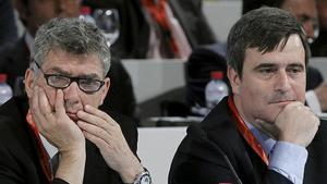 El presidente de la Federación Española de Fútbol (RFEF), Ángel María Villar, y el del Consejo Superior de Deportes (CSD), Miguel Cardenal, en un acto en el 2012.