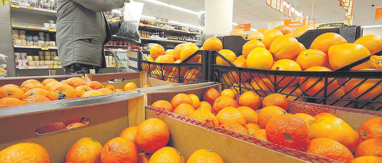 Las naranjas procedentes de países como Sudáfrica están presentes en la mayoría de supermercados europeos.