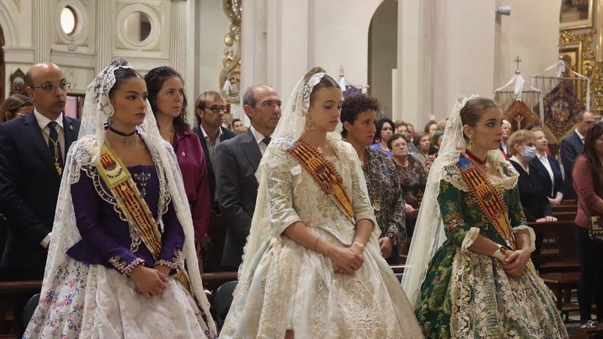 La corte de honor y la corporación han presidido la ceremonia religiosa.